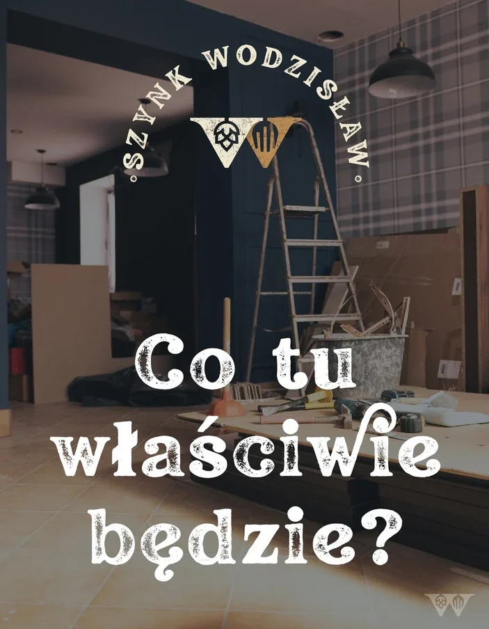 Wnętrze Szynku w trakcie remontu — granatowe ściany, kraciasta tapeta i lampy